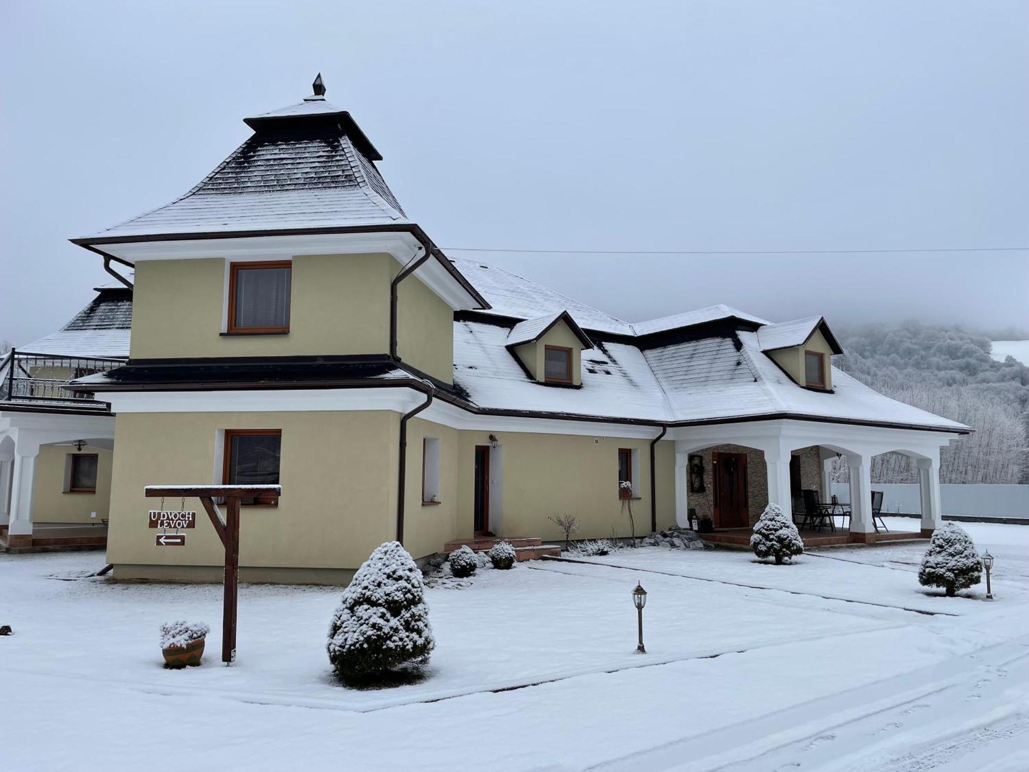 Penzion U Dvoch Levov Oravsky Podzamok Exterior photo